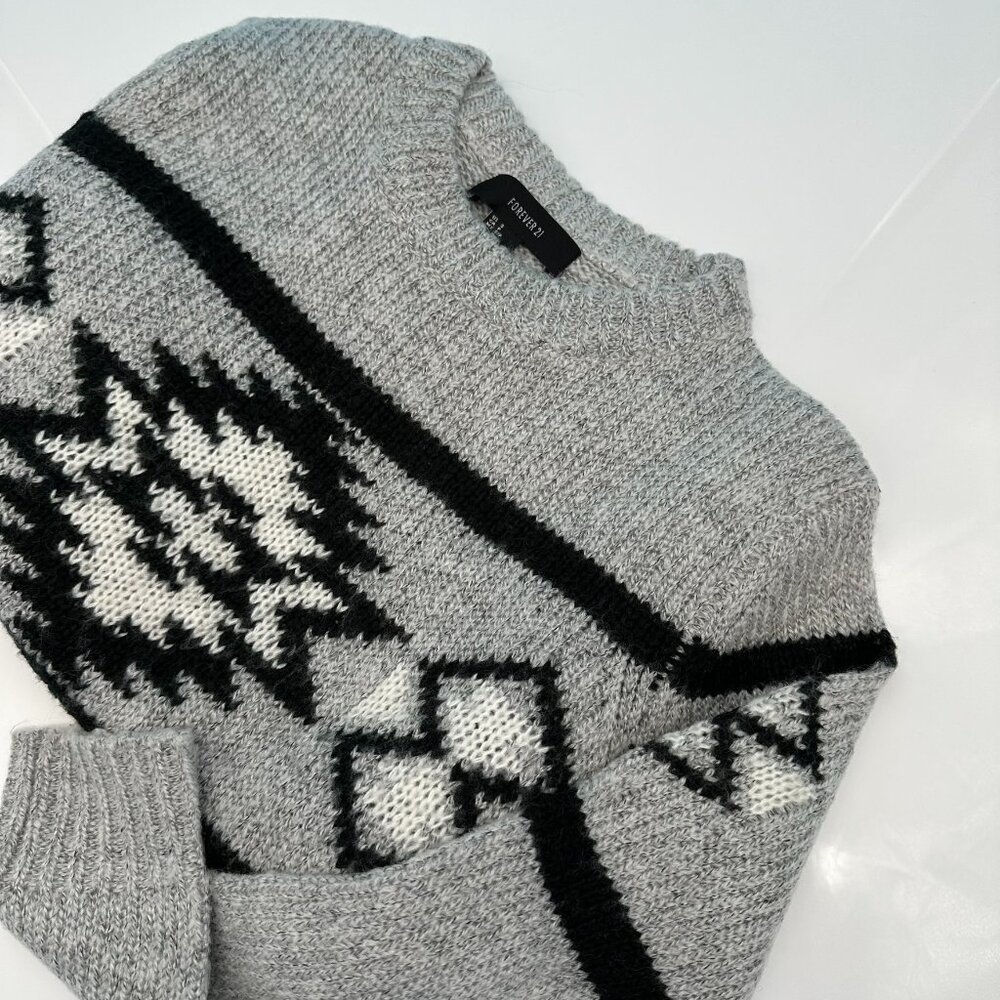 Forever 21 Womens Knitted Tribal Print Crew Neck Sweater, Size Small, Gray/Black
